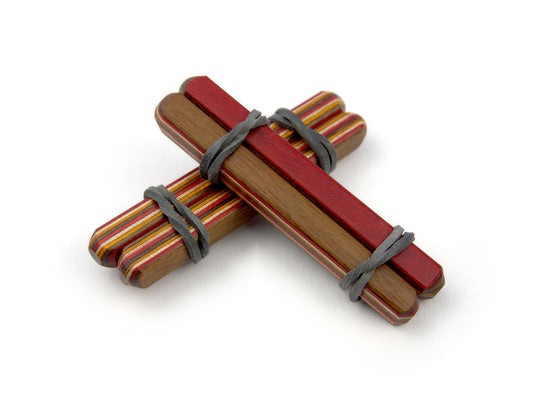 Brustwarzenklemmen aus Holz in Orange Braun Rot und Beige