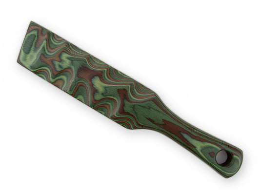 Leichtes Spanking Paddle in Grün und Braun mit sanfter Tarnstruktur