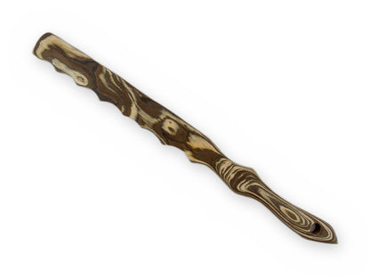 Langes Holz-Paddle mit flacher Seite und lebendiger Braun-Beige-Maserung